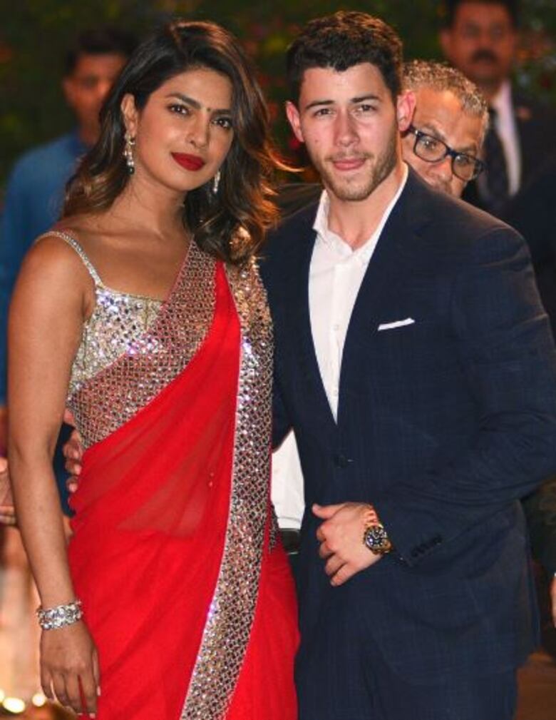 La actriz Priyanka Chopra y el cantante Nick Jonas se comprometen