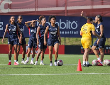 María Is Piñera busca afianzar su estilo en la selección femenina de Panamá