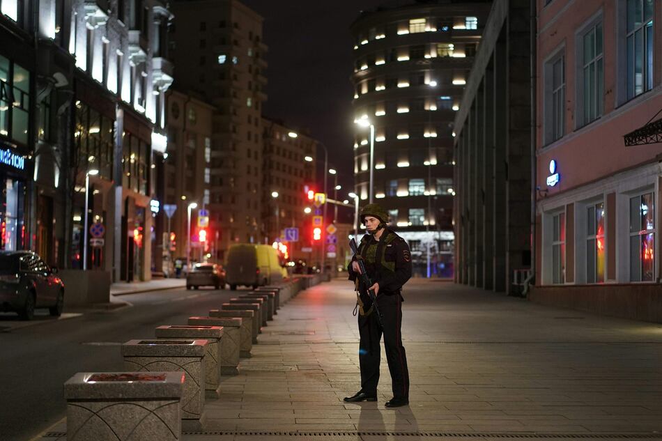 Un hombre dispara cerca de la sede de los servicios secretos rusos y provoca heridos