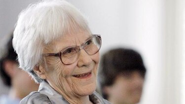 Develan portada de nueva novela de Harper Lee