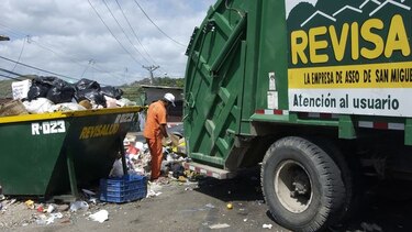 Revisalud comienza operativo para recoger árboles de Navidad en San Miguelito