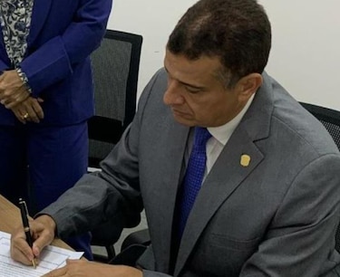 El magistrado Carlos Vásquez presenta denuncia ante el Ministerio Público, tras la creación de un perfil falso en Facebook