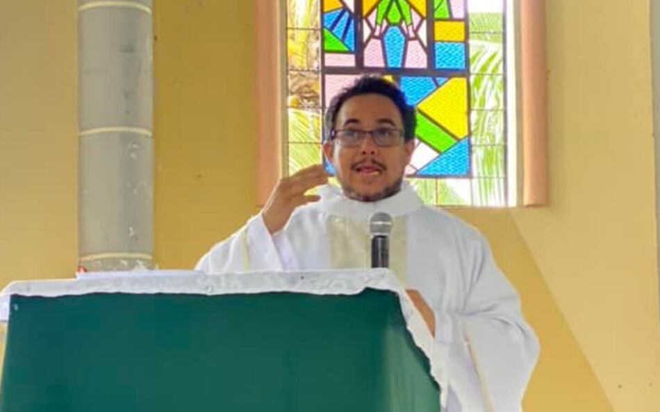 Sacerdote nicaragüense, crítico de Ortega, es condenado a 10 años de prisión