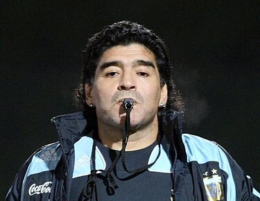 Maradona cachetea a periodista en Argentina