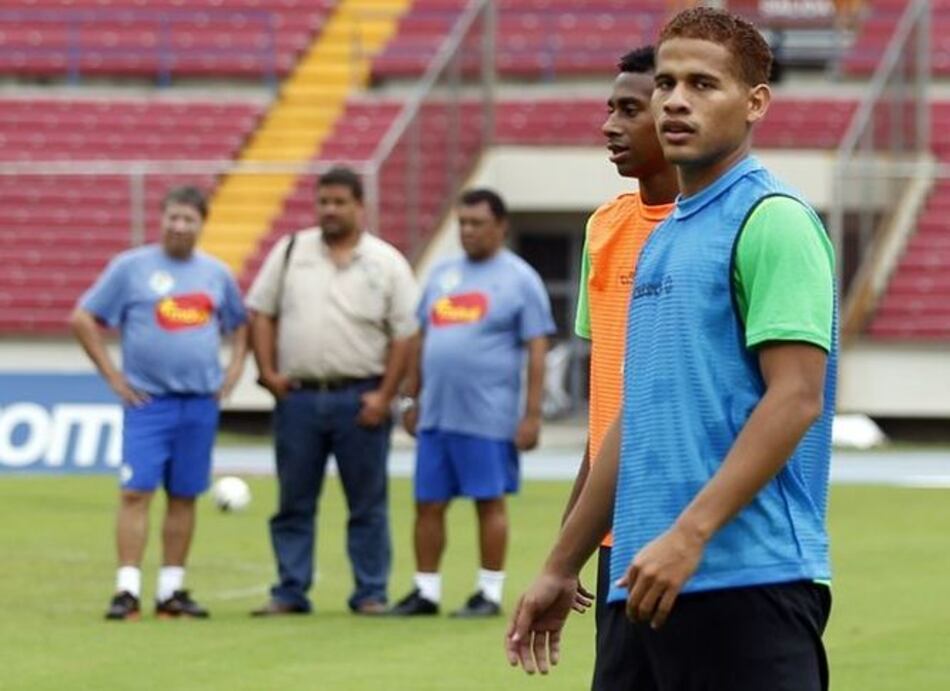 Técnico de Panamá convoca al defensa Roberto Chen