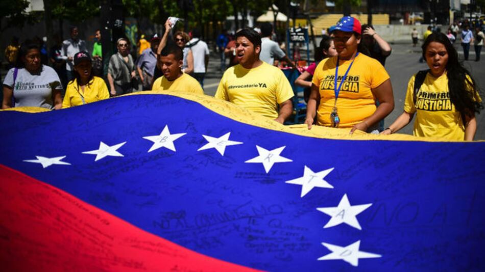 Oposición vuelve a marchar por referendo