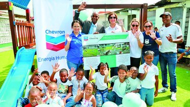 Chevron inauguró parque y entregó donaciones