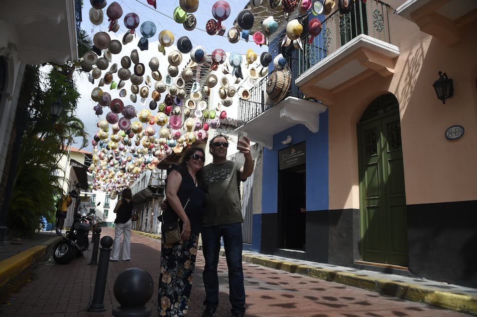 Inauguran ‘La Calle de los Sombreros’ en el Casco Antiguo
