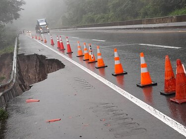 Colapsa un tramo de la Interamericana en Bella Vista de Tolé