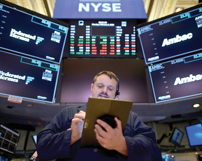 Mercados se ‘contagian’ de coronavirus