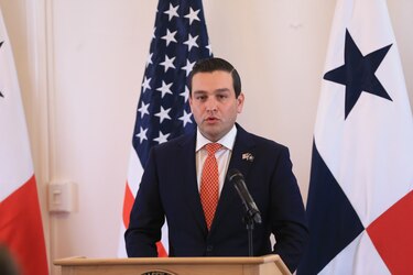 Embajador Cabrera y Cuerpo de Ingenieros de Estados Unidos inspeccionan drenaje urbano en Colón