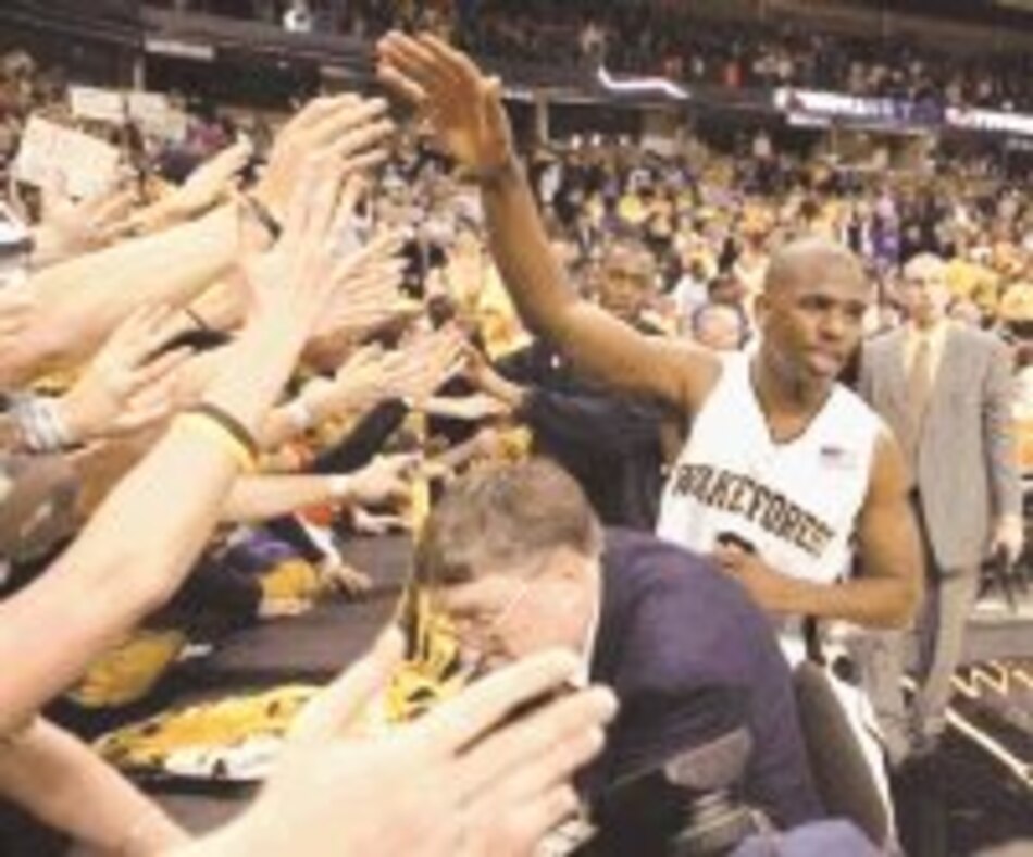 Wake sobrevive empuje de Duke