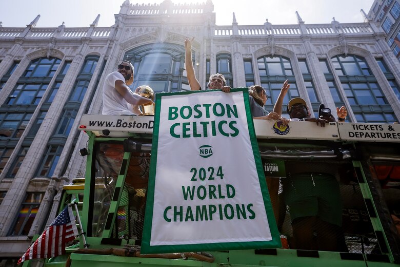 Los Boston Celtics cambian de manos por $6,100 millones, récord para un equipo en Estados Unidos