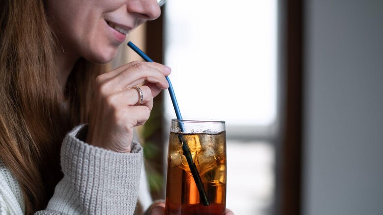 Por qué cuando tomamos helados o bebidas frías tenemos la sensación de que nos duele el cerebro (y cómo evitarlo)