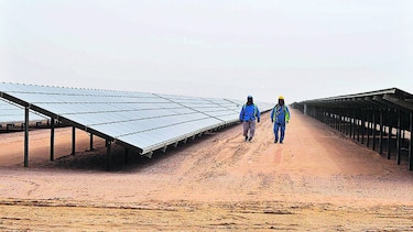 Dubái pone en marcha planta de energía solar