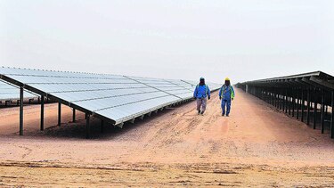 Dubái pone en marcha planta de energía solar