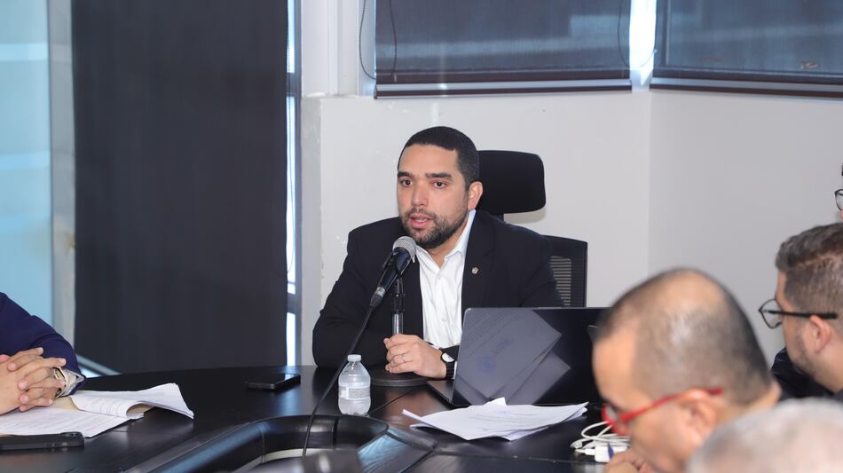 Propuesta busca ‘sacar la política’ en el proceso de contratación de funcionarios