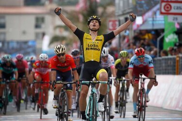 Battaglin gana la quinta etapa del Giro tras fulminante cierre