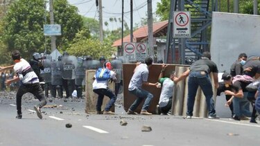 Oposición de Nicaragua reta a Ortega en las calles a un año después de mortales protestas