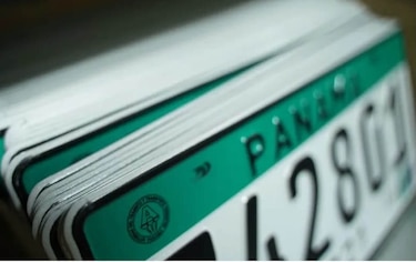 Retraso en la ATTT tiene miles de vehículos circulando con placas vencidas en Panamá