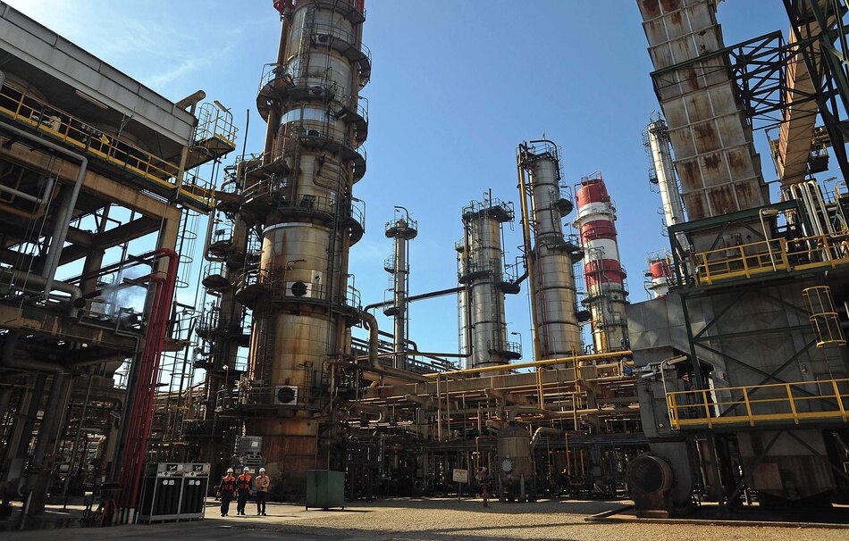 Comisión Europea avala precio tope para el gas en Portugal y España