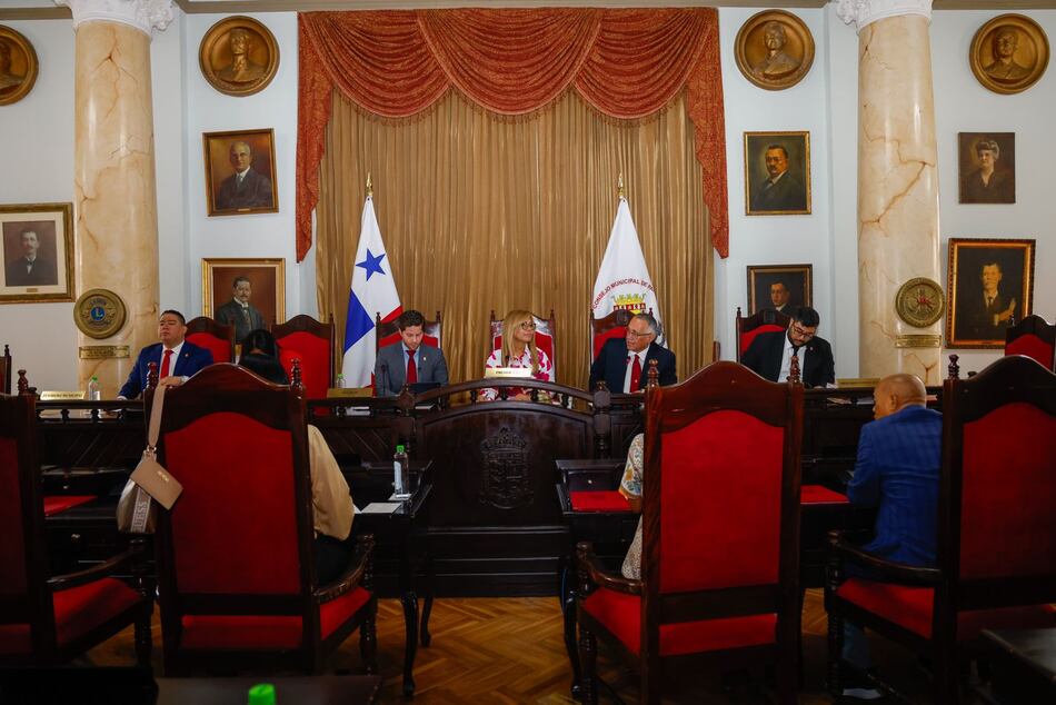 Mayer Mizrachi asegura presupuesto; ediles exigen equidad en planilla y denuncian acuerdos de recámara