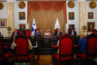 Mayer Mizrachi asegura presupuesto; ediles exigen equidad en planilla y denuncian acuerdos de recámara