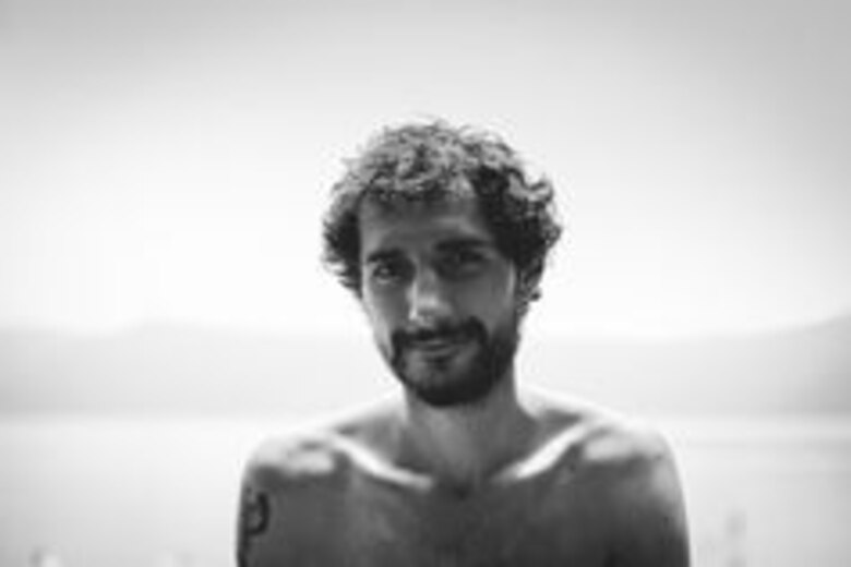 Juan Dual está rodando en bicicleta y sin aparato digestivo