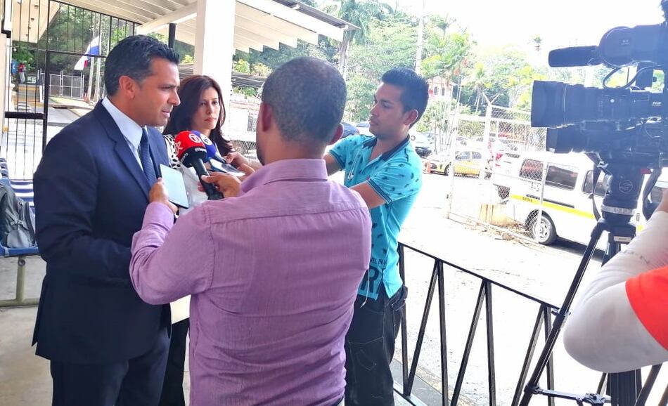 Ricardo Lombana presenta amparo de garantías constitucionales en contra del proyecto de recuperación de playas