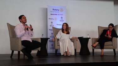 Juan Diego Vásquez y Ana Matilde Gómez aseguran que las candidaturas independientes fortalecen la democracia