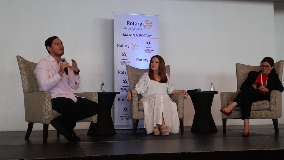 Juan Diego Vásquez y Ana Matilde Gómez aseguran que las candidaturas independientes fortalecen la democracia