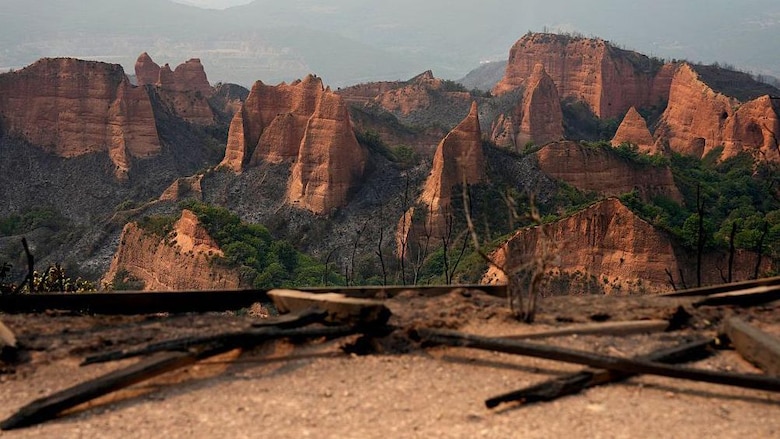 La fascinante historia de Las Médulas, la mina a cielo abierto más grande del Imperio romano que marcó un hito de la ingeniería antigua