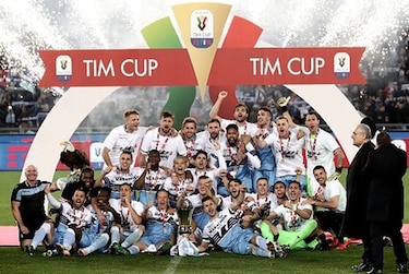 Lazio se alzó con la Copa