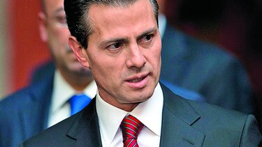 PRI de México expulsa a exgobernador prófugo