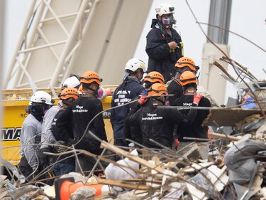 Suben a 22 los muertos confirmados en derrumbe en Miami