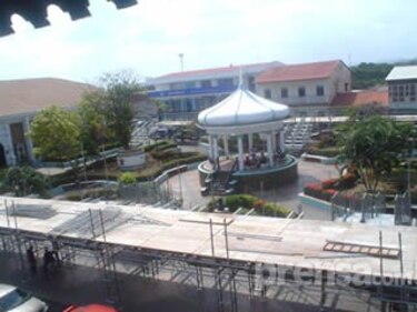 Explican la instalación de tarimas en el Parque Unión de Chitré