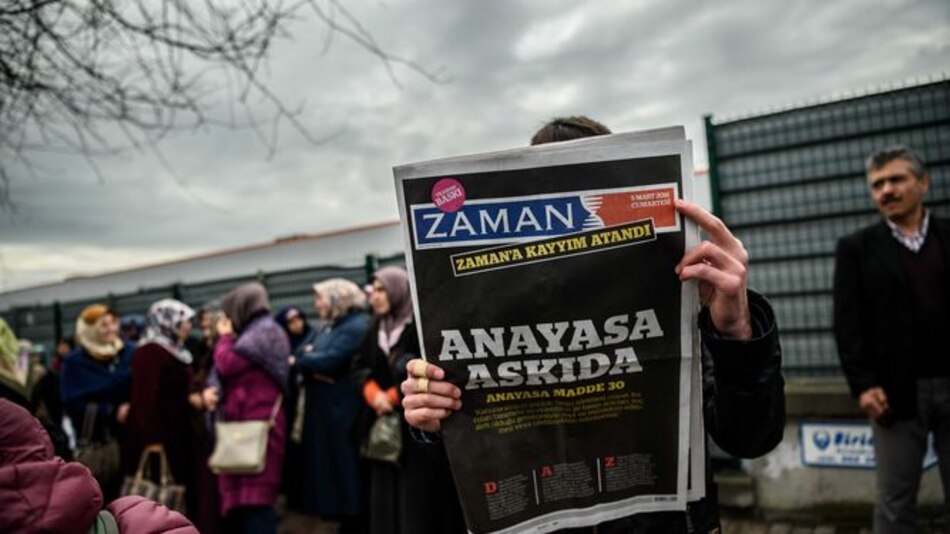 Inquietud por la libertad de prensa en Turquía tras allanamiento de diario crítico