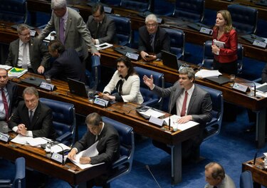 Se alarga el debate sobre el futuro de Dilma Rousseff