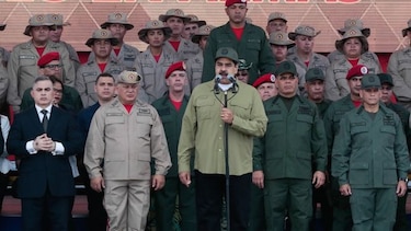 Maduro hace advertencia al presidente colombiano durante un acto militar