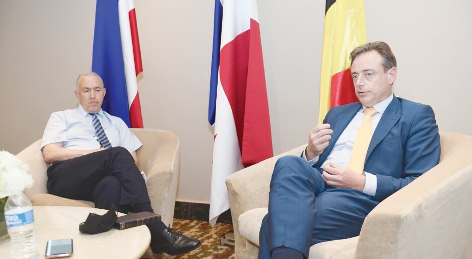 Los municipios panameños, en estado larvario