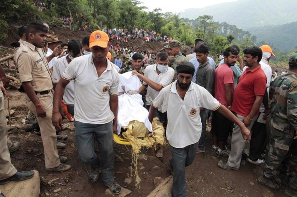 Alud de lodo deja al menos 45 muertos en India