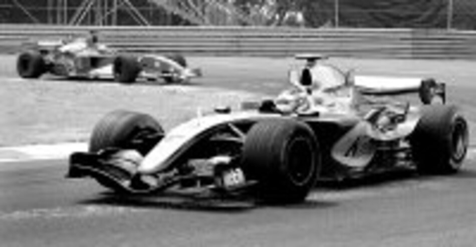 Raikkonen se lleva la bandera de cuadros