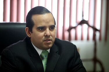 Diputados citan a ministro Eduardo Carles para que explique situación actual del Mercado de Abastos