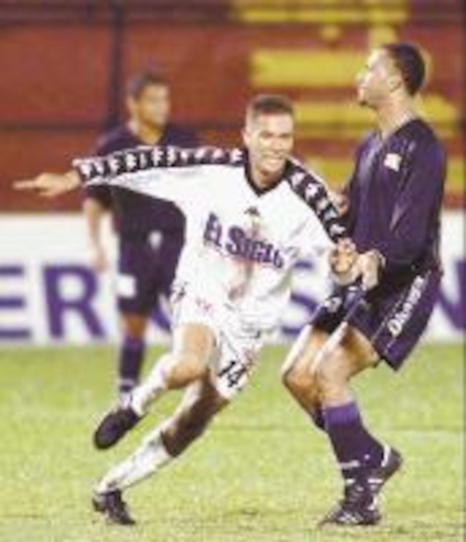 Blas Pérez anota dos goles con el Envigado