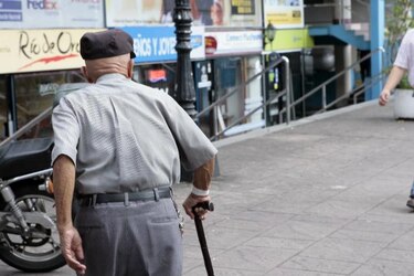 Proponen ley para aumentar 25% jubilaciones inferiores al costo de la canasta básica