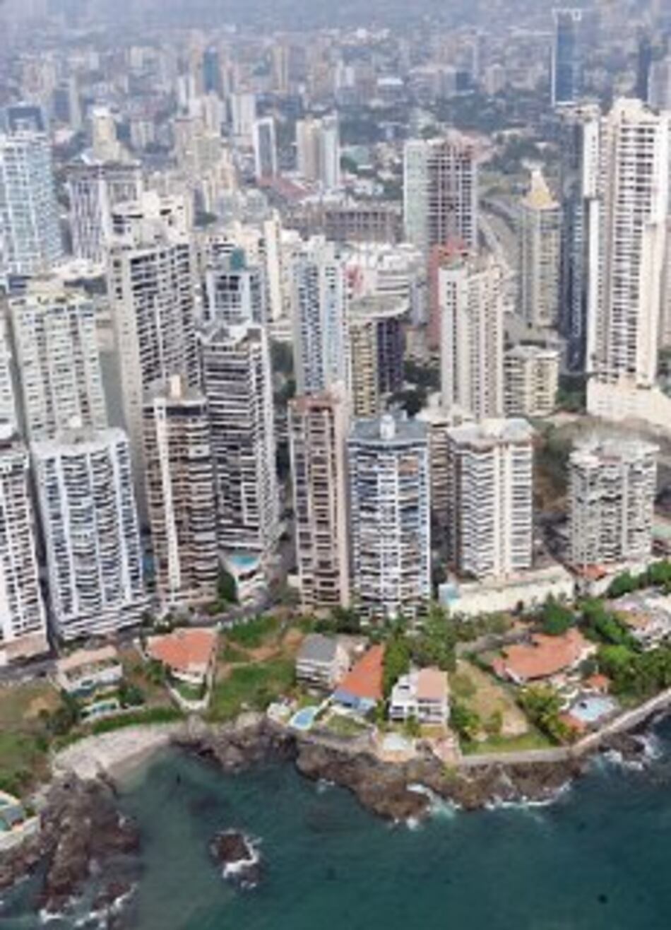 Calificadoras revisan economía panameña