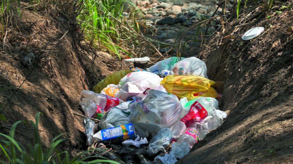 La basura afecta el saneamiento