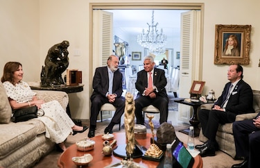 Mulino se reúne con Carlos Slim, uno de los hombres más ricos del mundo, en su visita a México