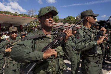 Tiroteo en centro electoral de Venezuela; un ladrón fallece y tres militares heridos
