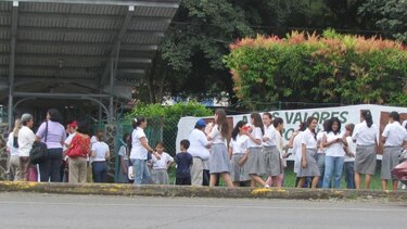 Padres del colegio San Agustín exigen cumplimiento de normas disciplinarias